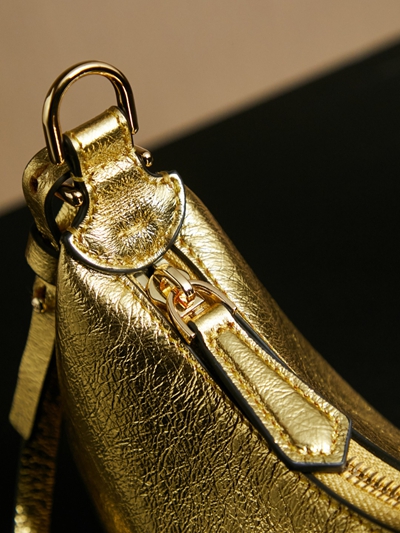 フェンディバッグ着用イメージ